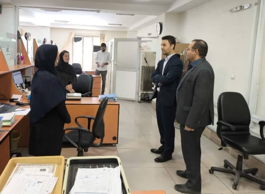 ایثار در روزهای تعطیل؛ همکاران تأمین اجتماعی پای کار ماندند