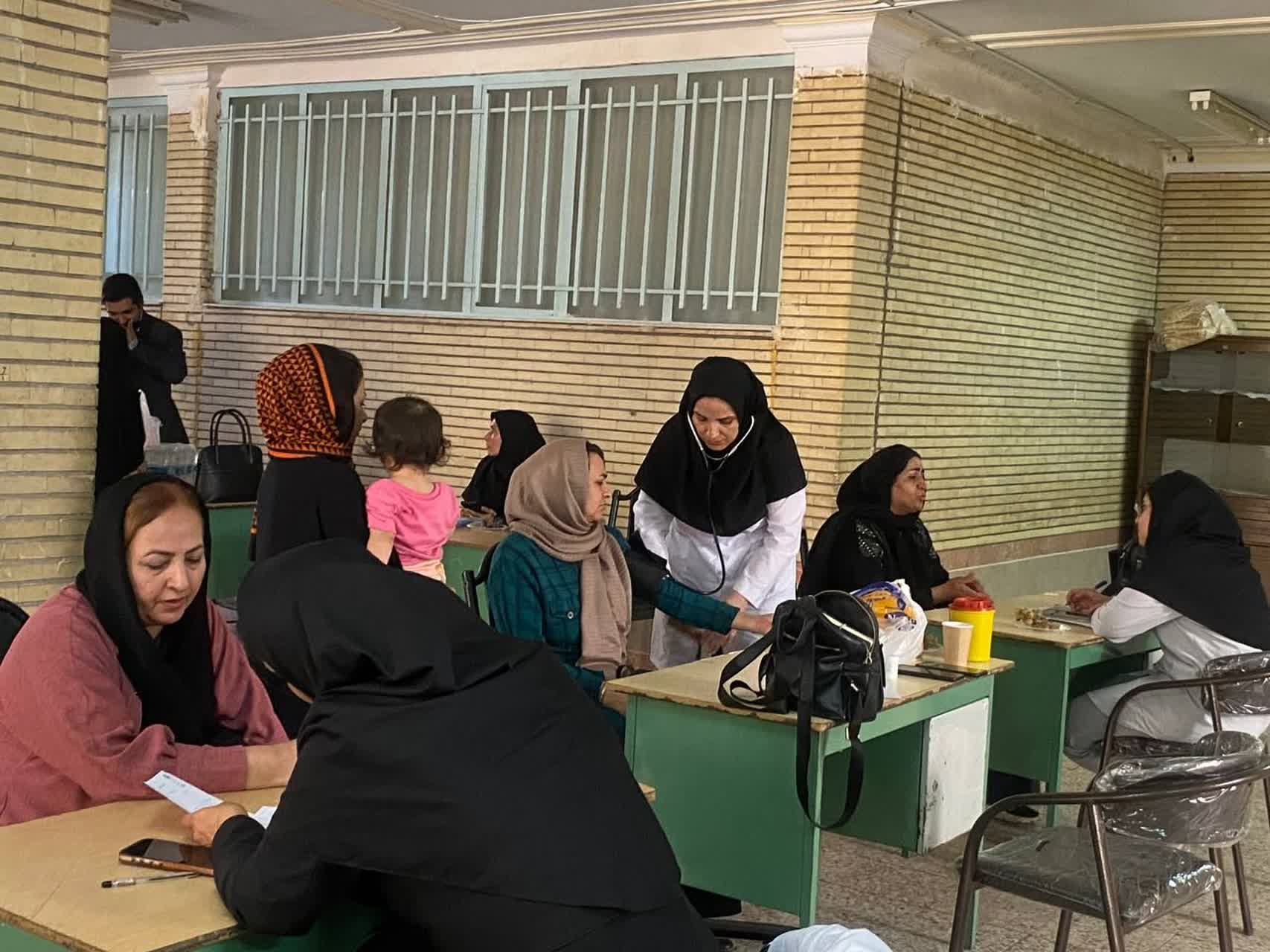 ارائه خدمات سلامت و غربالگری توسط تیم درمانی تأمین اجتماعی استان البرز