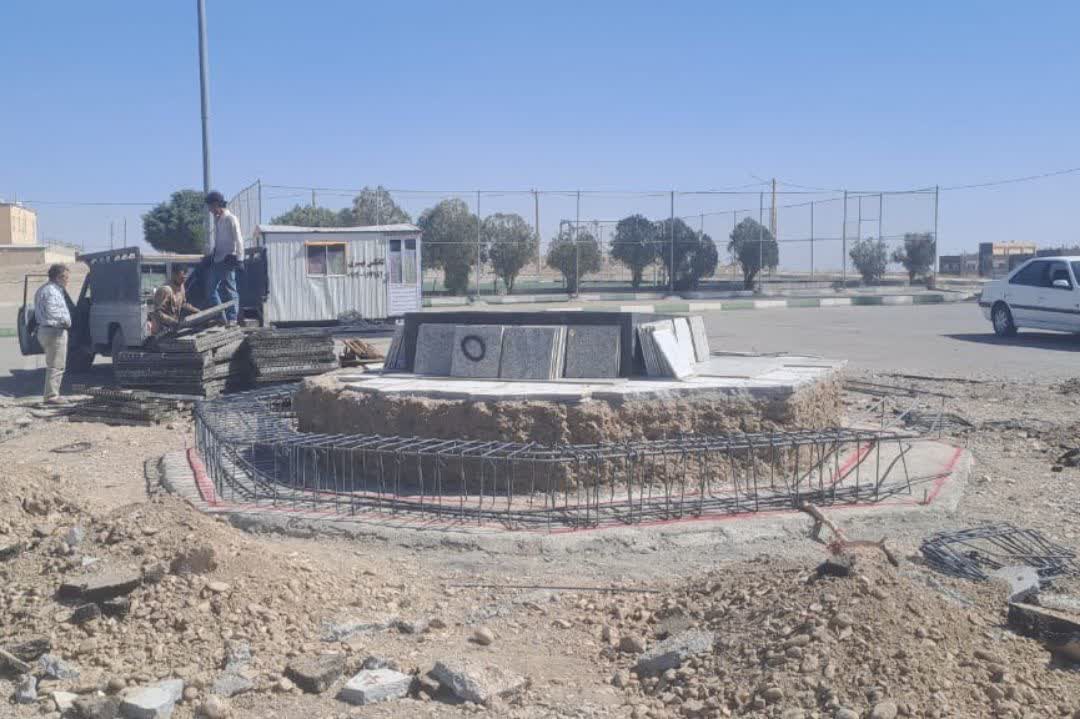 حرکت عمرانی ـ فرهنگی شهرداری ماهدشت؛ آغاز عملیات آرماتوربندی یادمان شهدای گمنام شهرک پیام