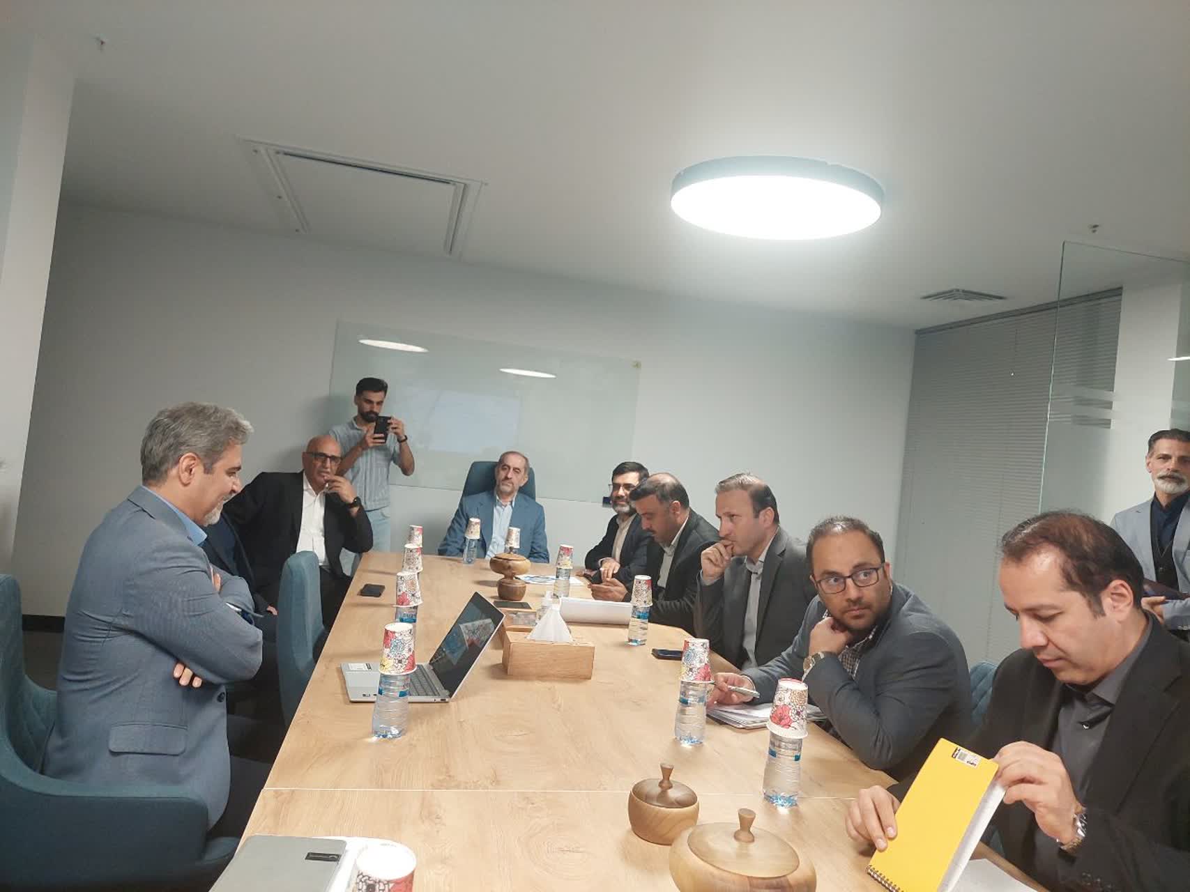 هیچ حوزه‌ای از نظارت خالی نیست / تمرکز بر حل مشکلات واحدهای دانش‌بنیان و تولیدی