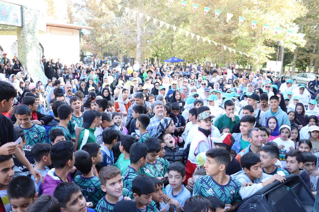 برگزاری همایش بزرگ پیاده‌روی خانوادگی در ماهدشت
