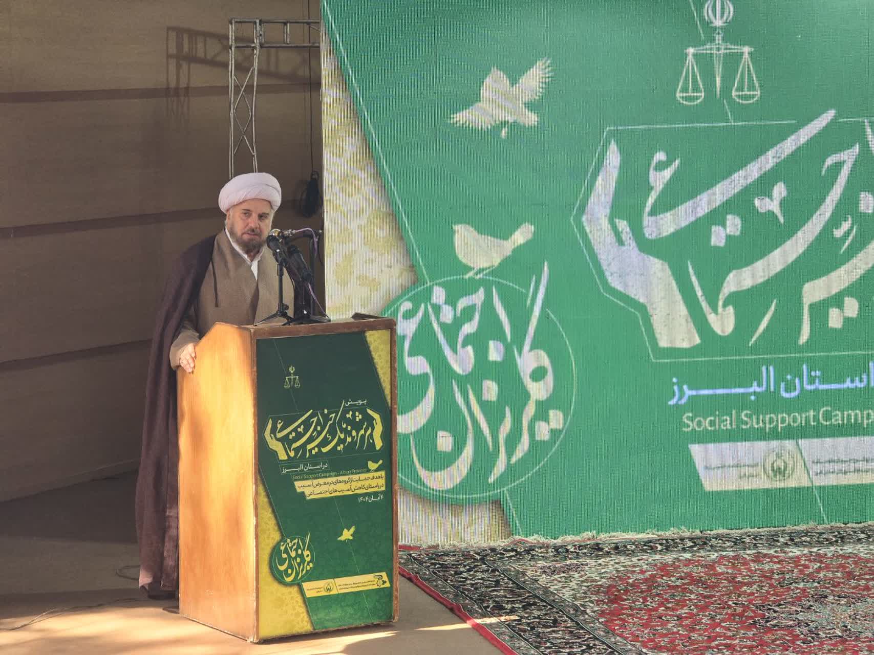 احسان و خدمت به مردم جایگزین تاثیر هزاران رکعت نماز است/احسان و خدمت به مردم، تجلی واقعی ایمان و آزادی انسان