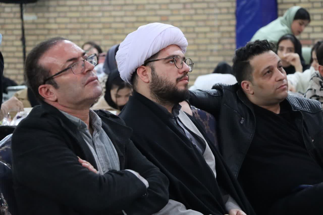 اجتماع بزرگ ۴۰۰ دانش‌آموز دختر ماهدشتی/ فرهنگ انتظار، موتور محرک جامعه اسلامی