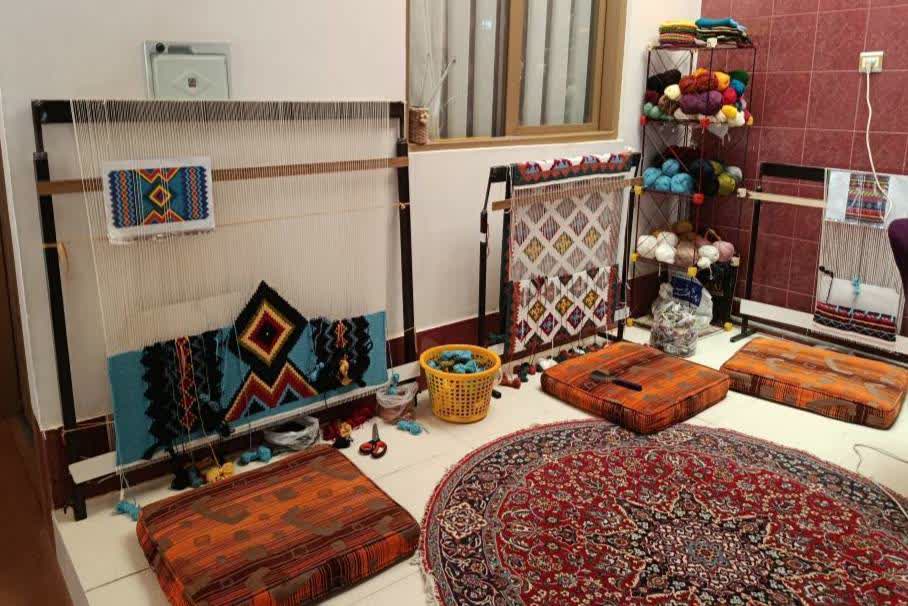 تولید ۳۲۰۰ متر مربع فرش و گلیم دستباف، توسط مددجویان البرزی، در سال ۱۴۰۴